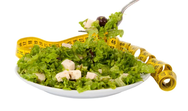Beyaz peynir ve zeytin ve marul salatası — Stok fotoğraf