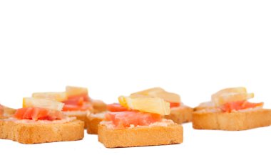 crostinis füme somon ile