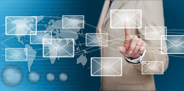 Hand e-mail met vinger aanraken — Stockfoto