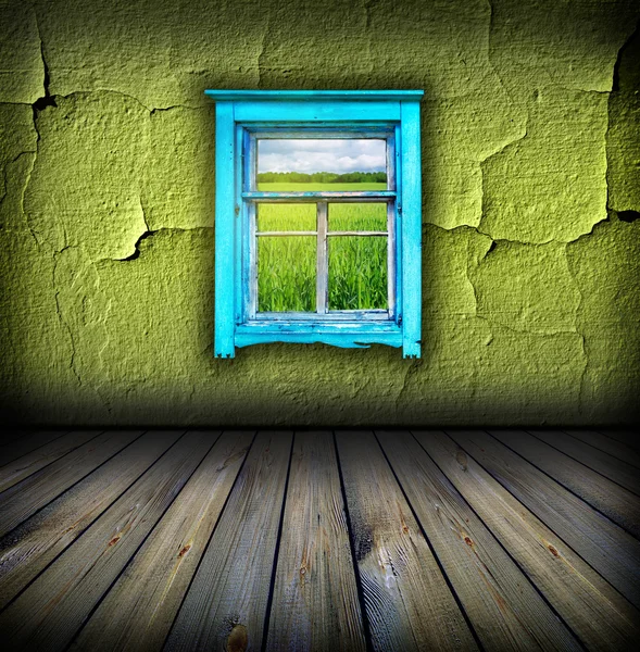 Camera verde vintage scuro con finestra con campo e cielo sopra di esso — Foto Stock