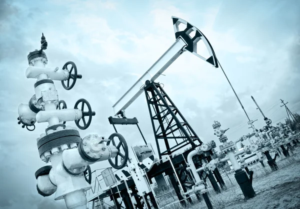 Pump jack and oilwell. — Stock Photo, Image