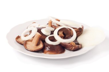 helado con ciruelas pasas y nueces