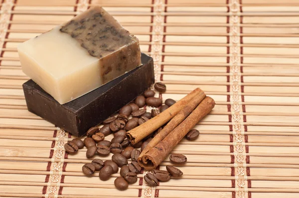 Спа-мыло, кофе и корица — стоковое фото