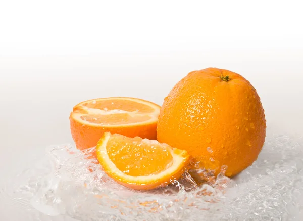 Orange fruit and water splash — Stock Photo, Image