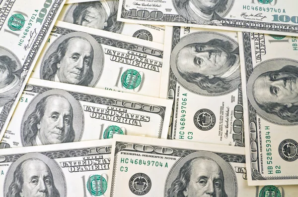 Dinero americano en 100 billetes apilados —  Fotos de Stock