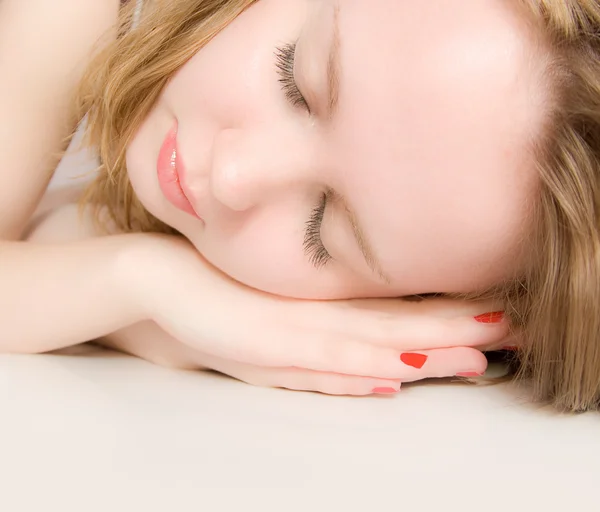 Mujer joven durmiendo — Foto de Stock