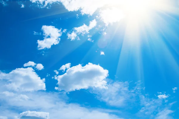 Vacker blå himmel — Stockfoto
