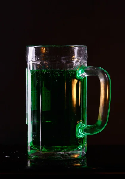 Cerveja verde irlandesa — Fotografia de Stock