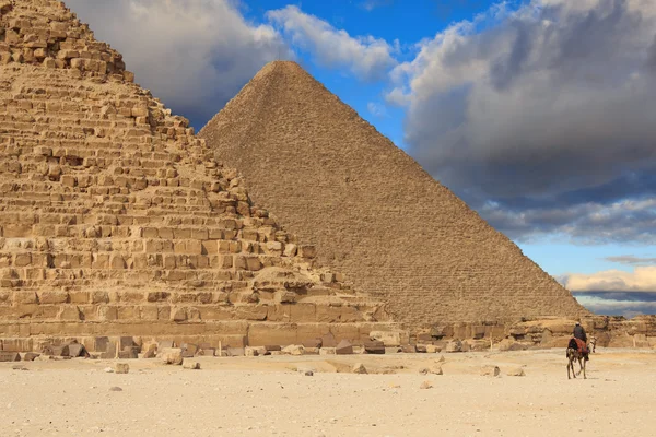 Pyramide aus Hafer und Cheopspyramide, Ägypten — Stockfoto