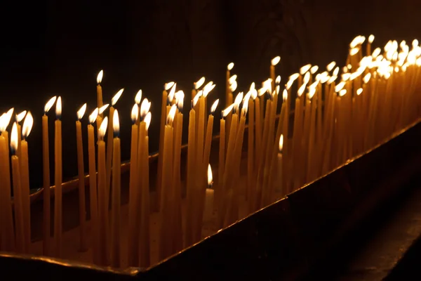 Svíčky v kostele Svatého hrobu, Jeruzalém — Stock fotografie