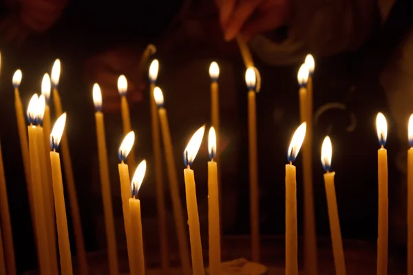Kaarsen in de kerk van het Heilig Graf, Jeruzalem {"w": 400, "h": 267} kaarsen in de kerk van het Heilig Graf, Jeruzalem — Stockfoto
