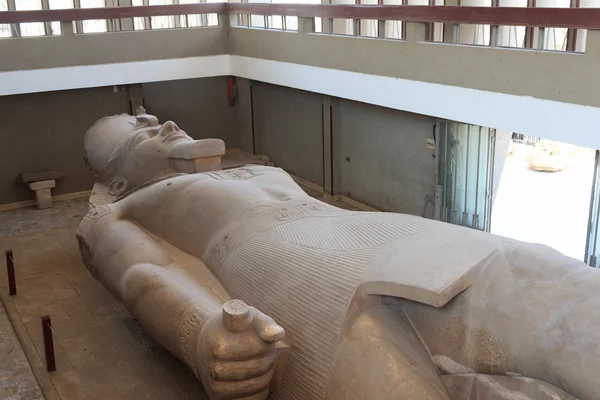 Estátua de Ramsés II encontrada em Mênfis, Egito — Fotografia de Stock