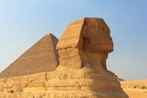 La Sfinge e la Grande Piramide, Egitto — Foto Stock