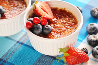 Creme brulee (krem brulee, yanık kremi)