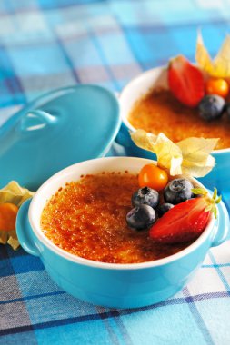 Creme brulee (krem brulee, yanık kremi)