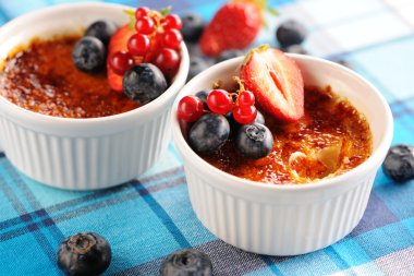 Creme brulee (krem brulee, yanık kremi)