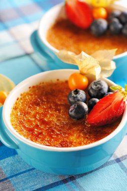 Creme brulee (krem brulee, yanık kremi)