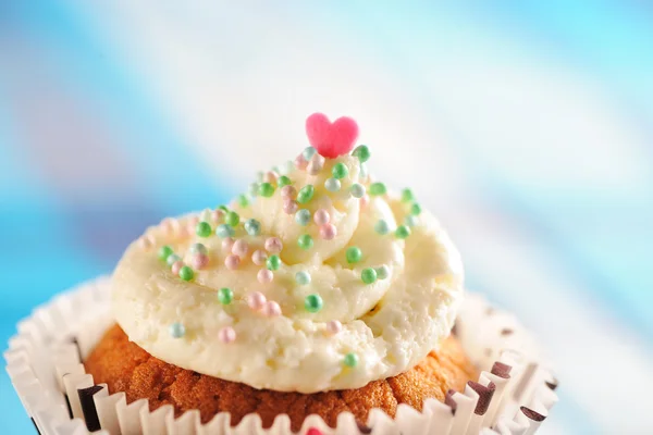 Cupcake con crema batida — Foto de Stock