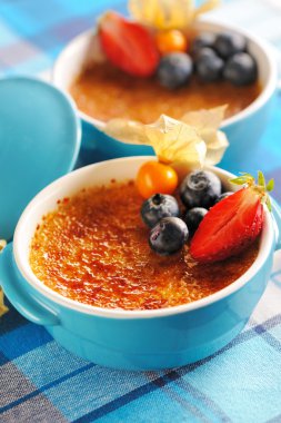 Creme brulee (krem brulee, yanık kremi)