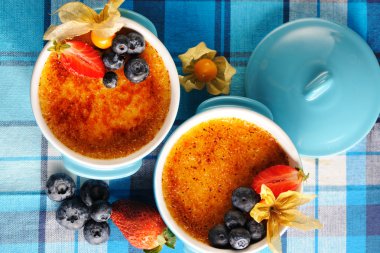 Creme brulee (krem brulee, yanık kremi)