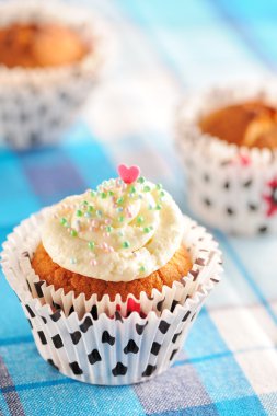 krem şanti ile cupcakes