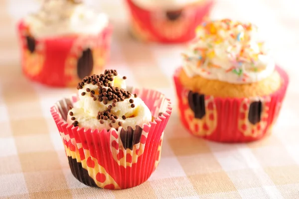 Cupcake con panna montata — Foto Stock