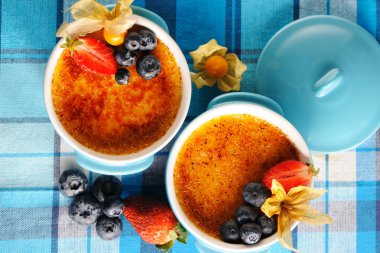 Creme brulee (krem brulee, yanık kremi)