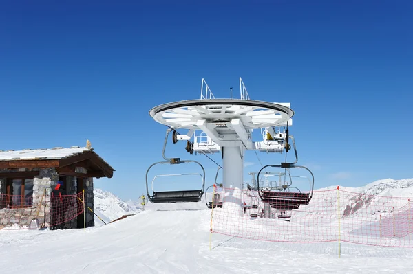 Ski lift station — Stockfoto