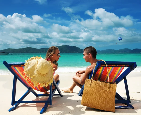 Casal na praia — Fotografia de Stock