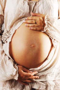 Hamile kadın göbeği