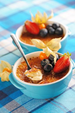 Creme brulee (krem brulee, yanık kremi)