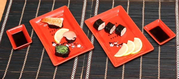 Sushi in plaat — Stockfoto