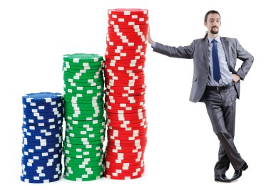 işadamı ve casino fişleri beyaz