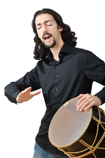 Batterista con tamburo che suona su bianco — Foto Stock