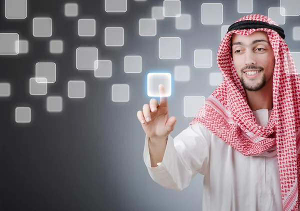 Jonge Arabische dringende virtuele knoppen — Stockfoto