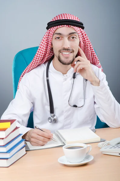 Arab doctor working in hospital — Stock Photo, Image