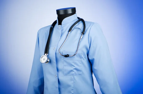 Lekarz płaszcz z stetoskop — Zdjęcie stockowe