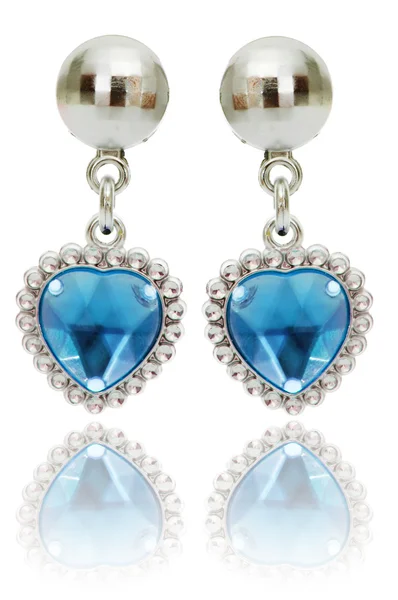 Silver Earrings Silver earrings geïsoleerd op de witte achtergrond — Stockfoto
