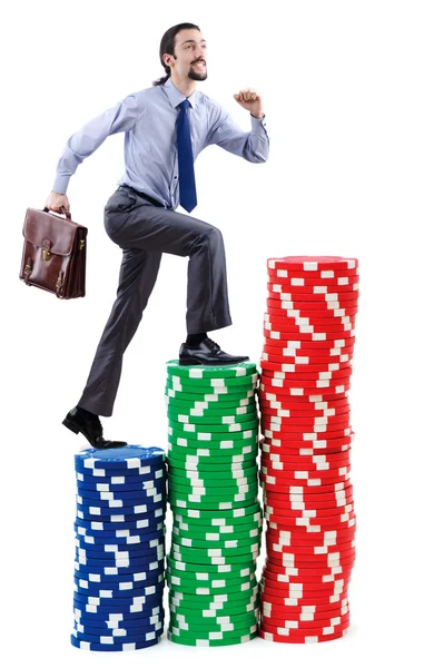 Affärsman klättring travar av kasinomarker — Stockfoto