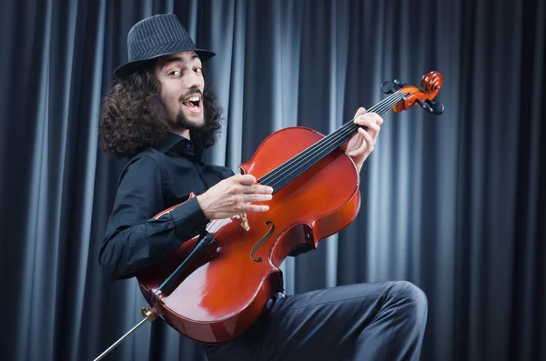 Mann spielt Cello — Stockfoto