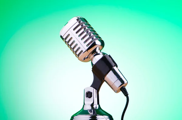Oldtimer-Mikrofon im Hintergrund — Stockfoto
