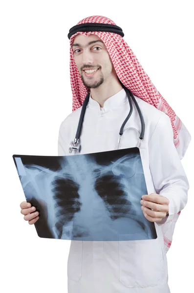 Arabský lékař zkoumá x-ray tisk — Stock fotografie