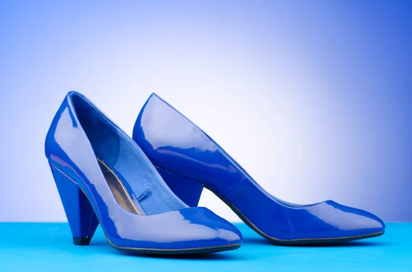 Sapatos de mulher no conceito de moda — Fotografia de Stock