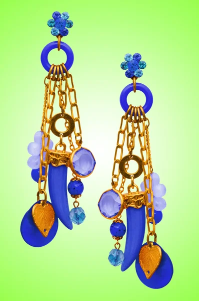 Šperky koncept s pěkné náušnice — Stock fotografie