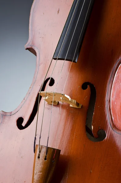 Muziek-cello in de donkere kamer — Stockfoto