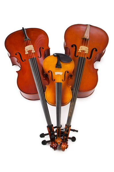 Музыкальные инструменты изолированы на белом
