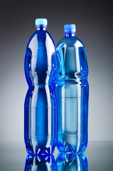 Vattenflaskor som hälsosam dryck begrepp — Stockfoto