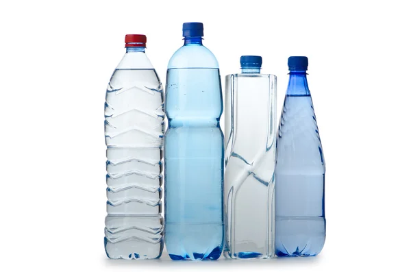 Butelki wody jako koncepcja zdrowy napój — Zdjęcie stockowe