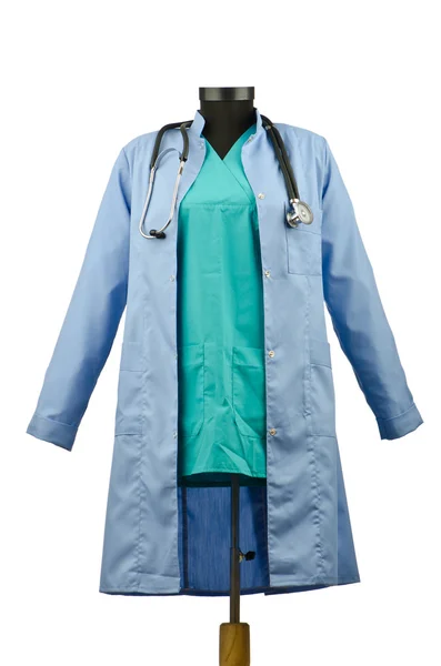 Медичне пальто і стетоскоп ізольовані на білому — стокове фото