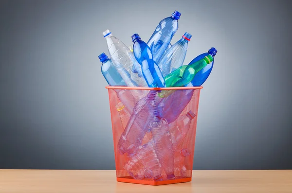 用塑料瓶回收利用的概念 — 图库照片